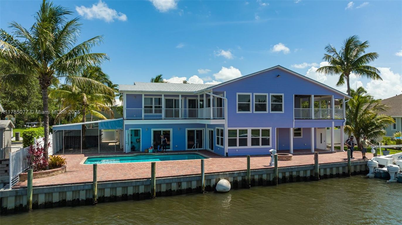 Exterior, Lake