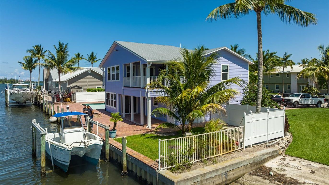 Exterior, Lake