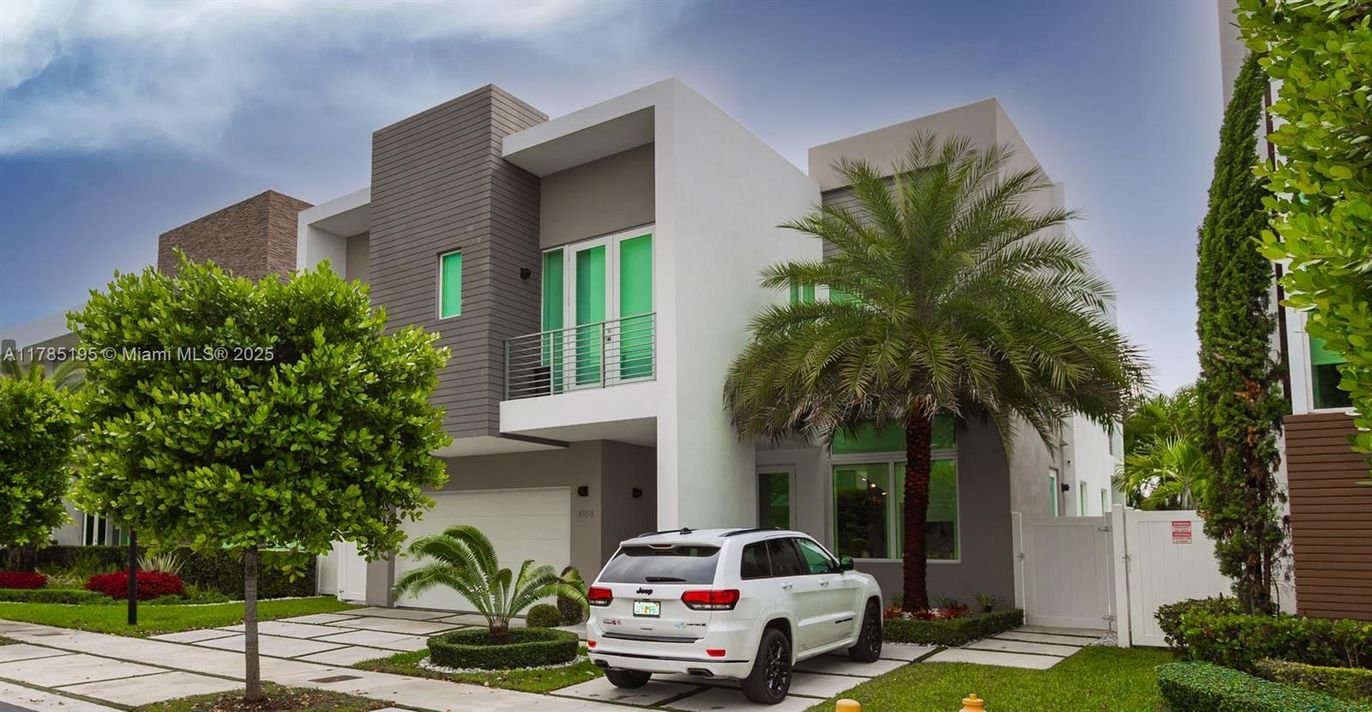 Attached, Exterior, Facade, Modern