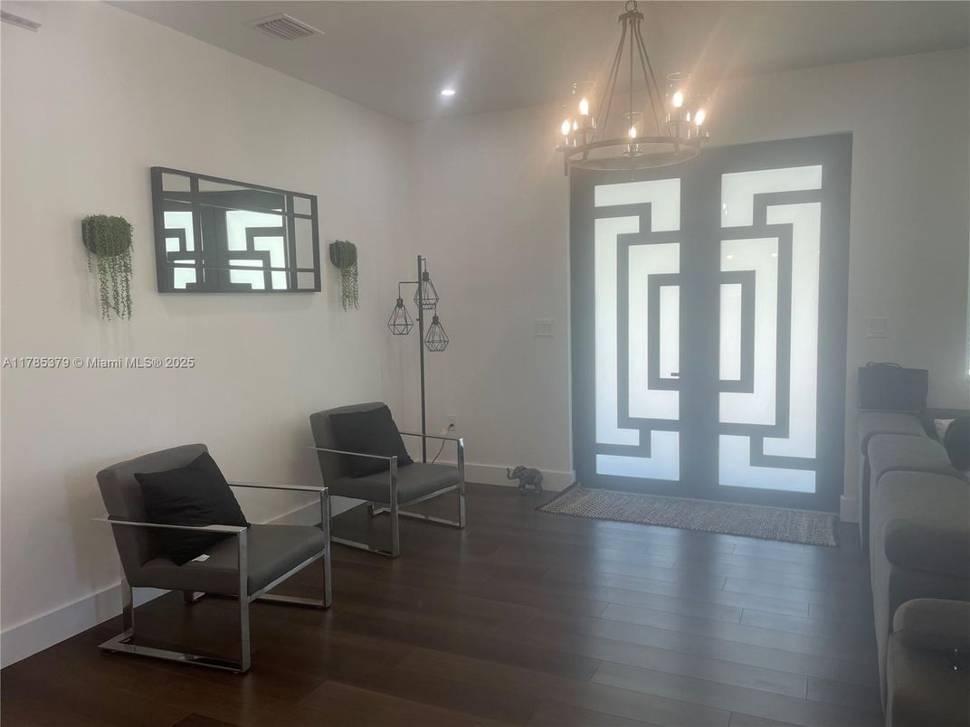 Interior, Pendant Lights, Recessed Lighting, Wood Texture Flooring