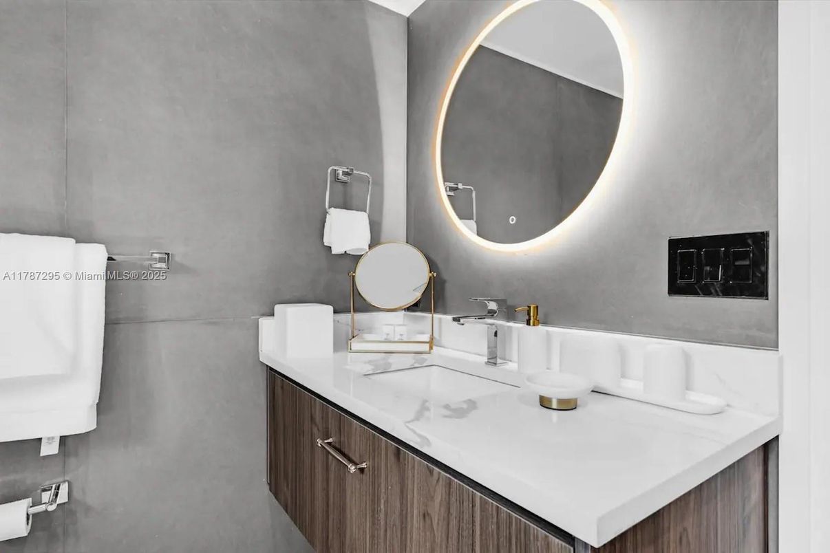 Bathroom, Dual Sink Vanities, Interior