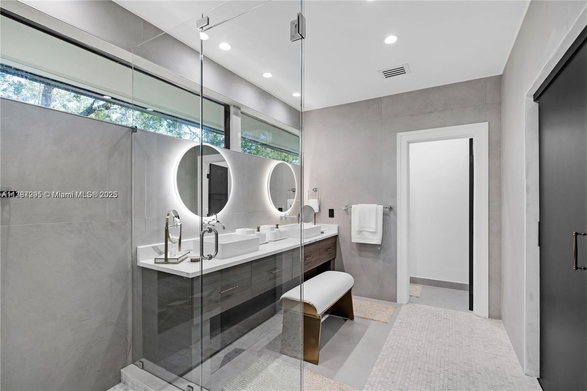 Bathroom, Dual Sink Vanities, Interior, Recessed Lighting