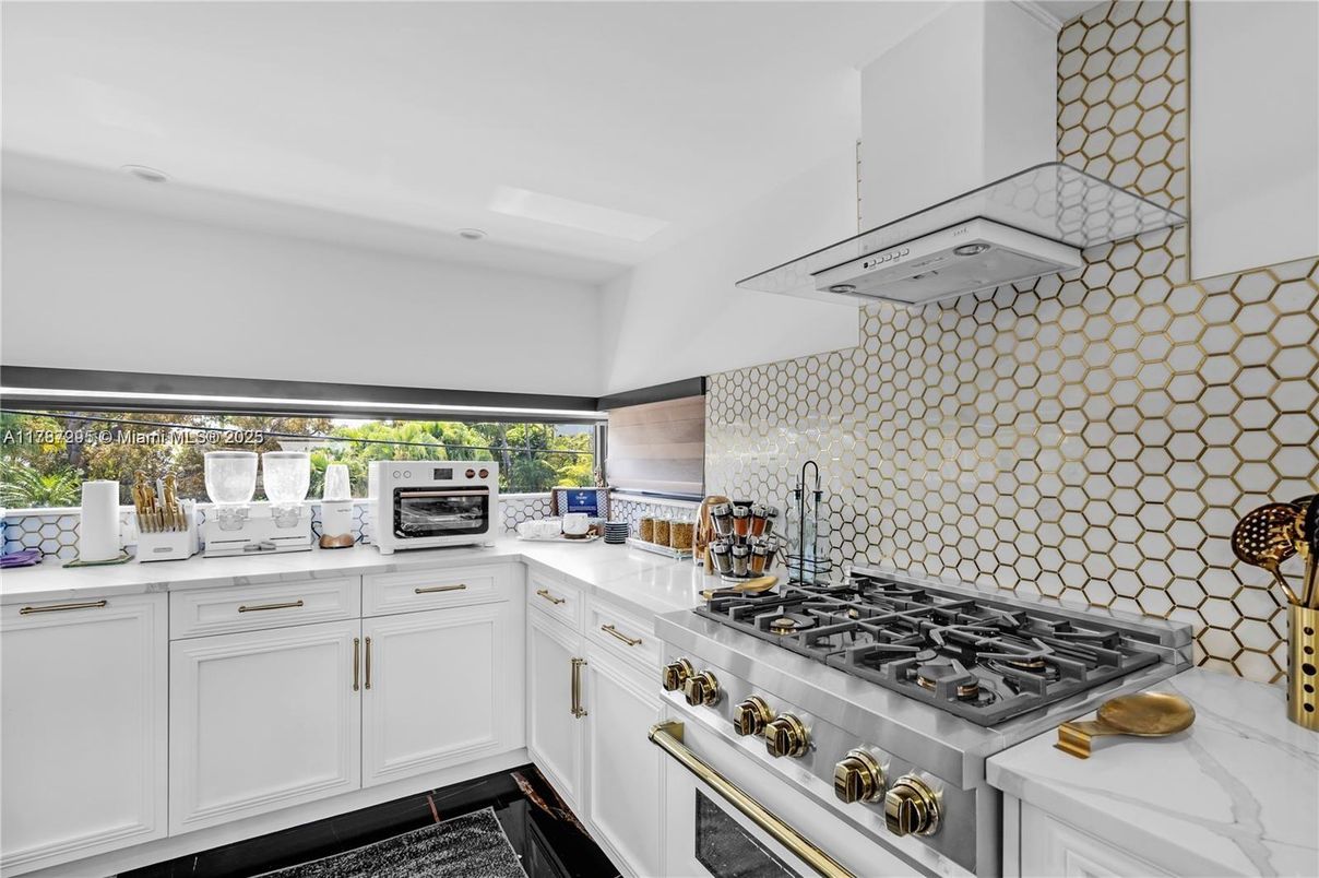 Interior, Kitchen, Stainless Steel Appliances