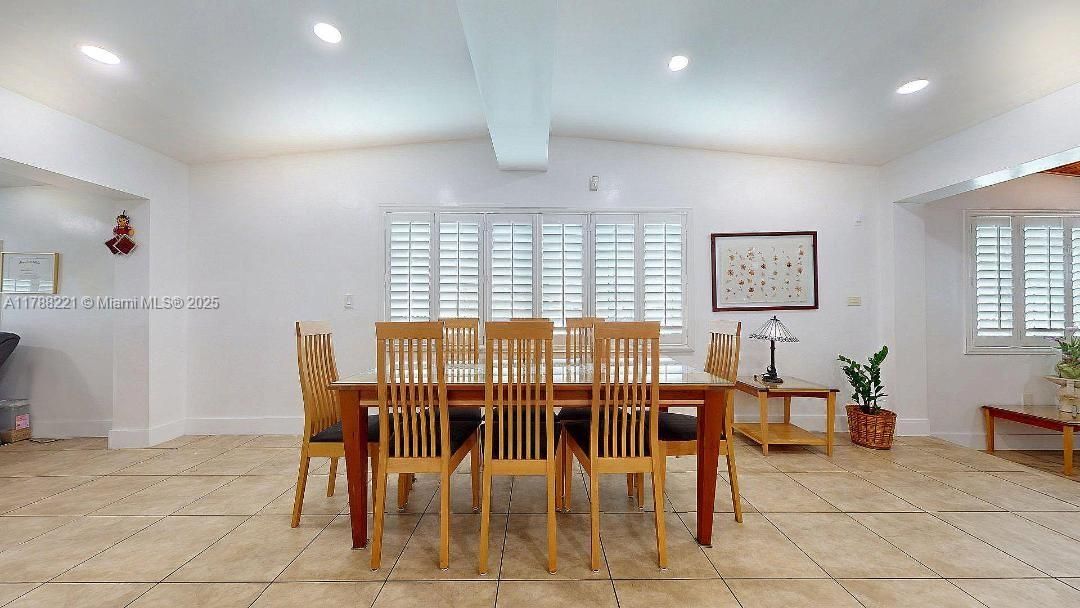 Dining room, Interior, Recessed Lighting