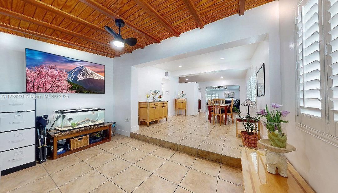 Dining room, Interior, Recessed Lighting, Wooden Beams, Wooden Ceilings