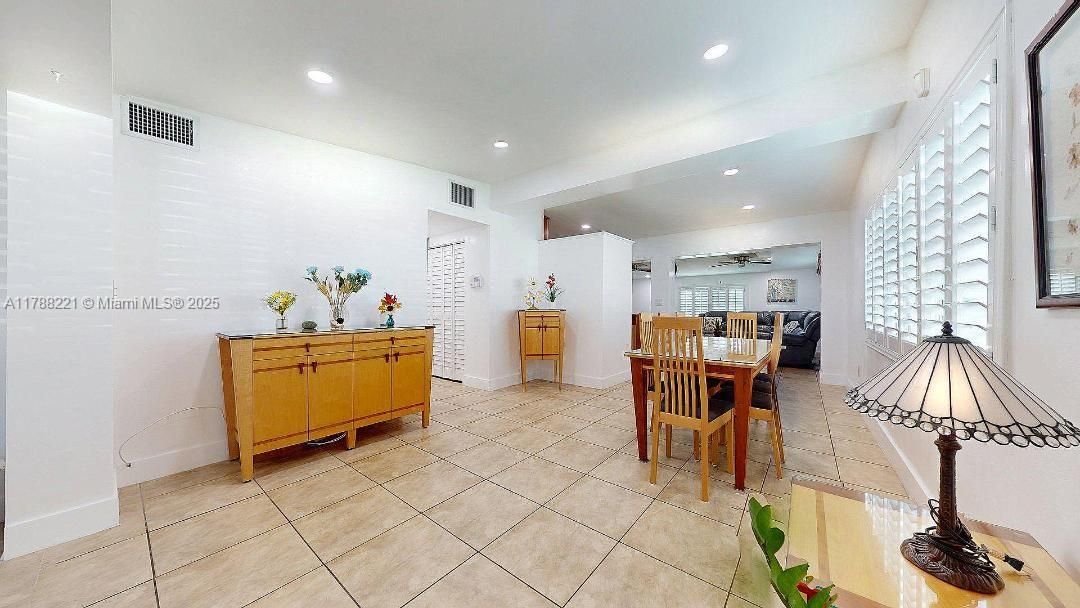 Dining room, Interior, Recessed Lighting