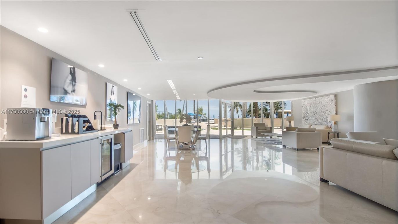 Dining room, Interior, Living room, Recessed Lighting