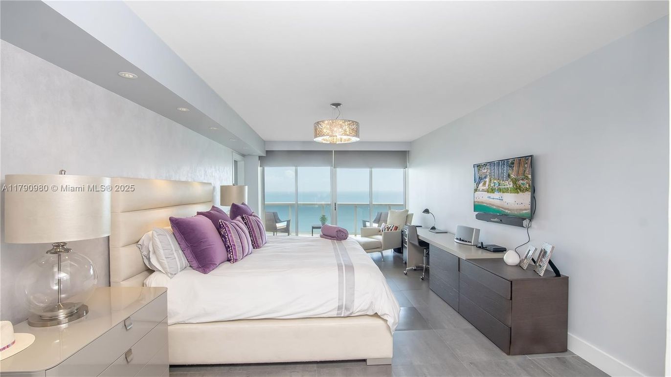Bedroom, Interior, Recessed Lighting, Water, Wood Texture Flooring