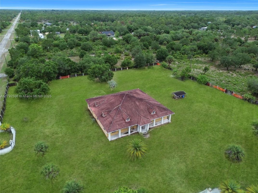 Exterior, Drone