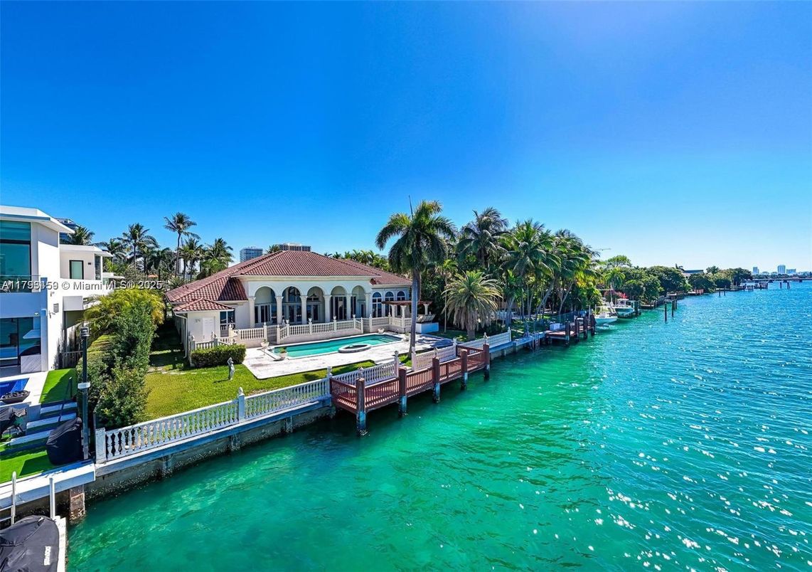 Exterior, Lake