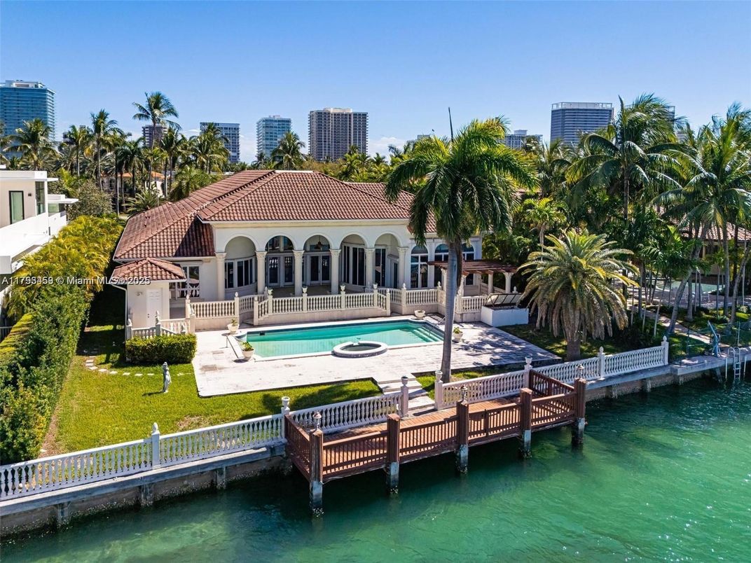 Exterior, Lake, Pool