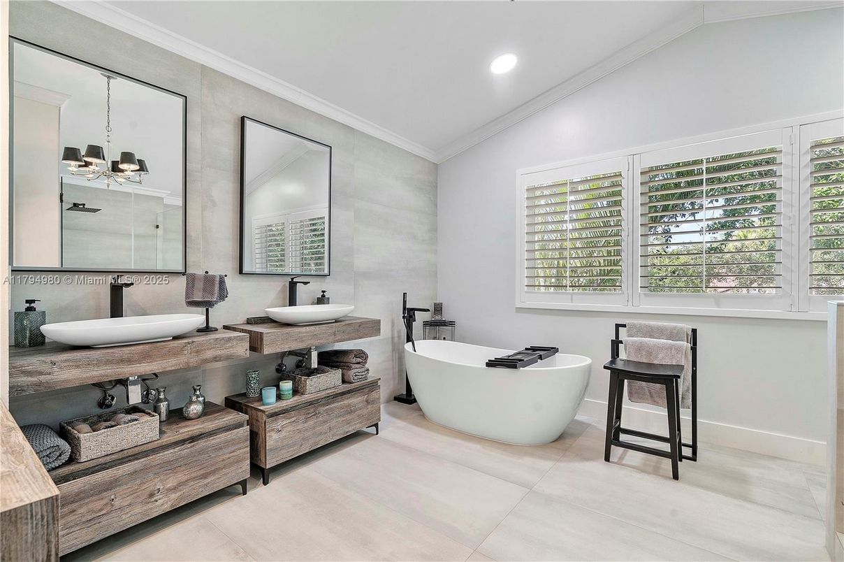 Bathroom, Dual Sink Vanities, Free Standing Baths, Interior, Recessed Lighting