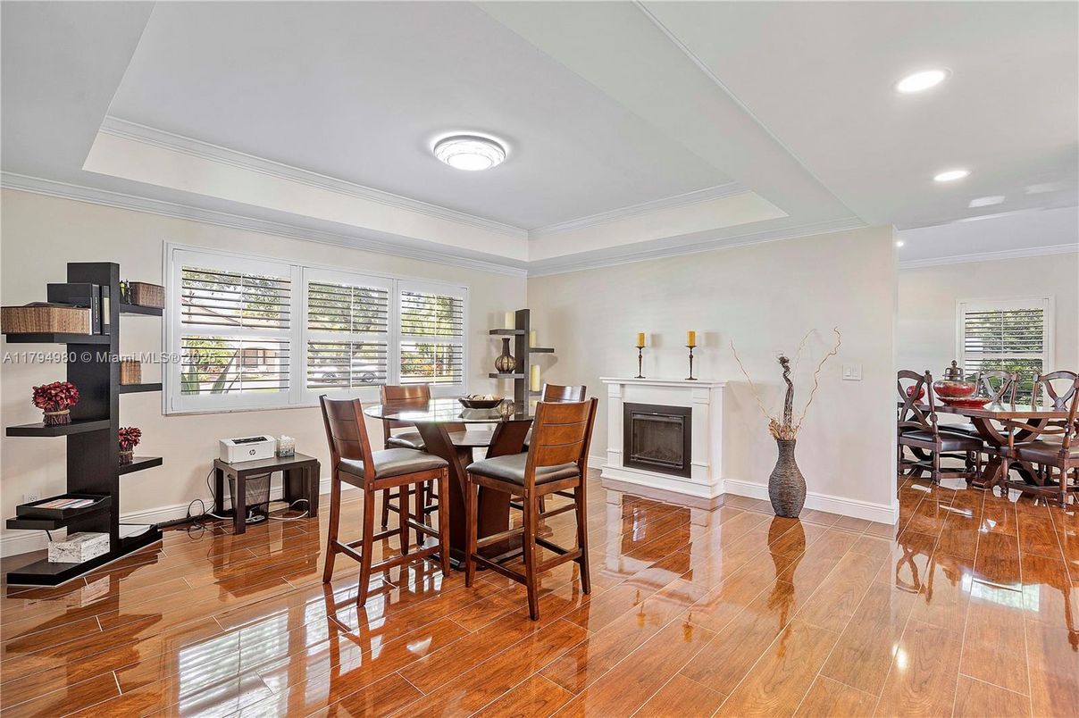 Dining room, Fireplace, Interior, Recessed Lighting, Wood Texture Flooring