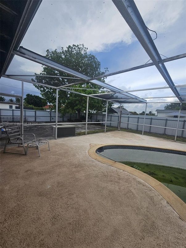 Interior, Pool, Sun Room