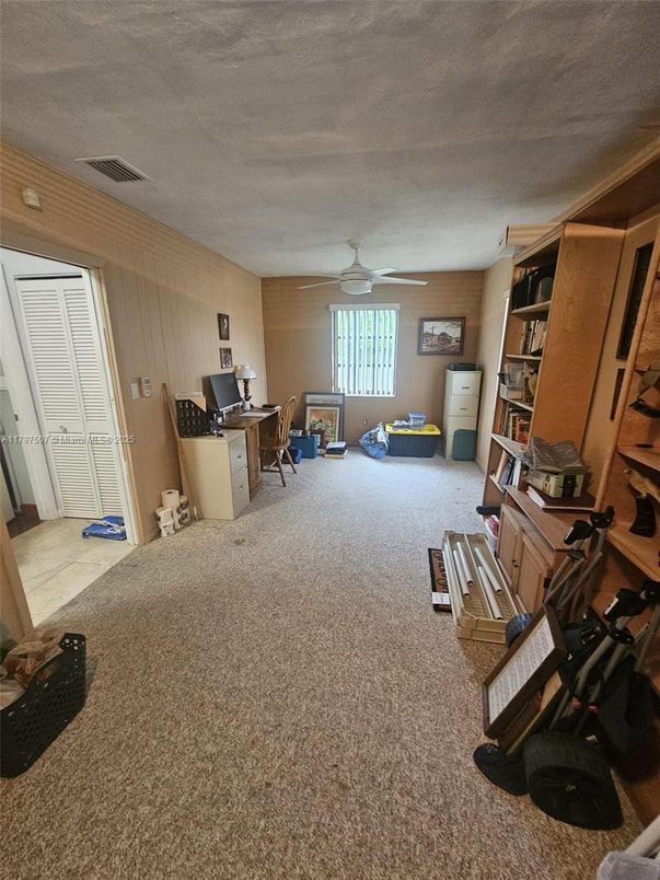 Home Office, Interior