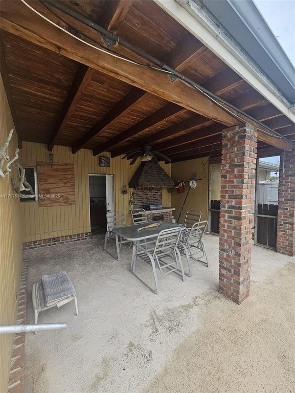 Exterior, Wooden Beams