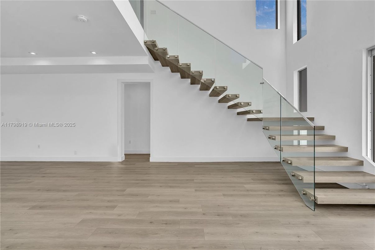 Interior, Recessed Lighting, Wood Texture Flooring