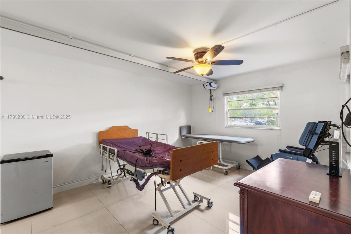 Home Office, Interior