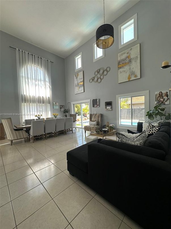 Dining room, Interior, Living room, Pendant Lights