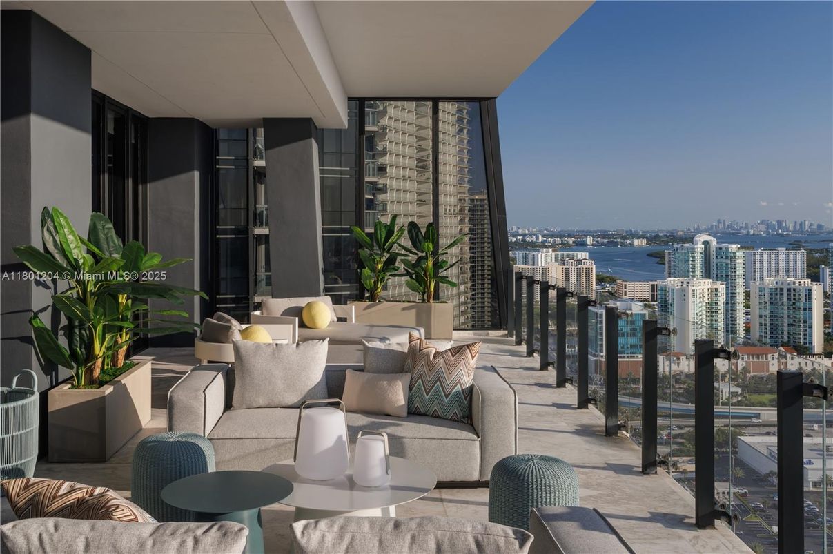 Water, Interior, Living room, Other, Skyline