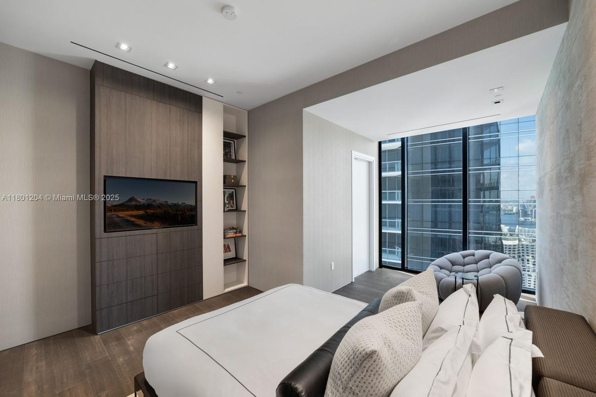 Bedroom, Interior, Recessed Lighting, Water, Wood Texture Flooring