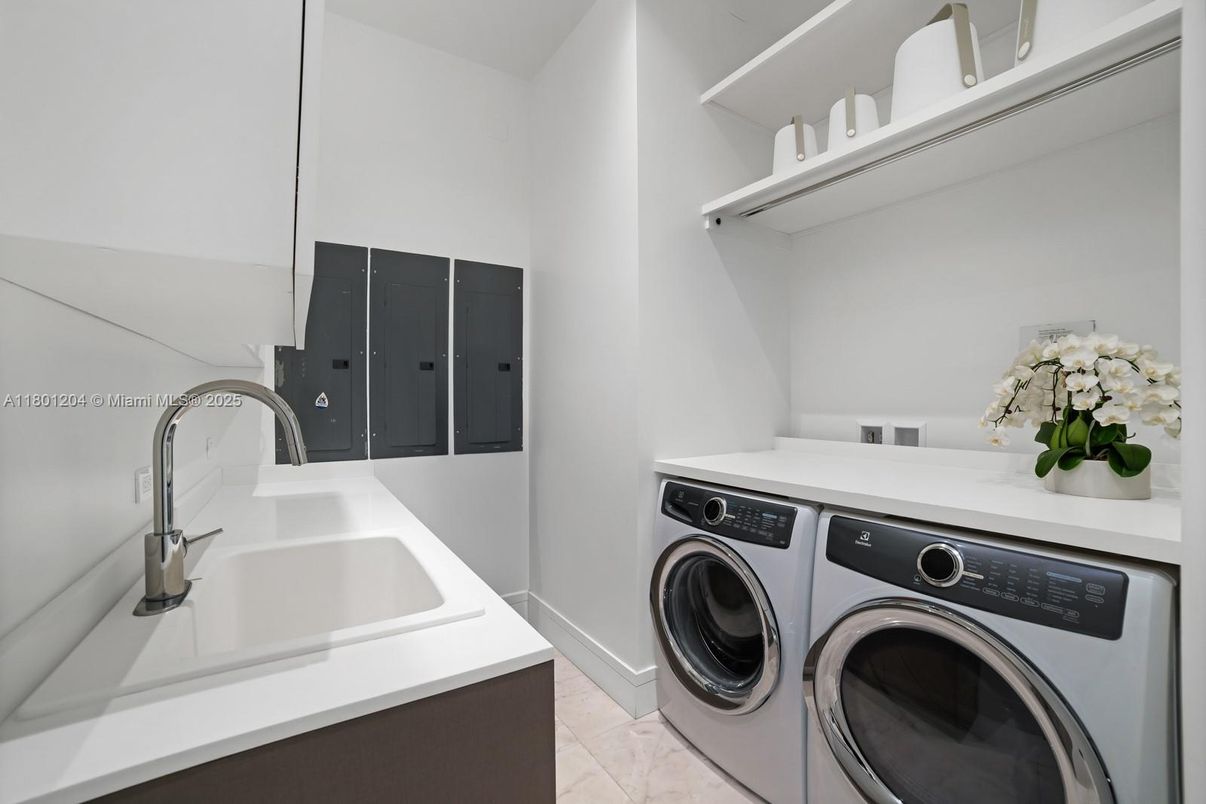 Interior, Washer