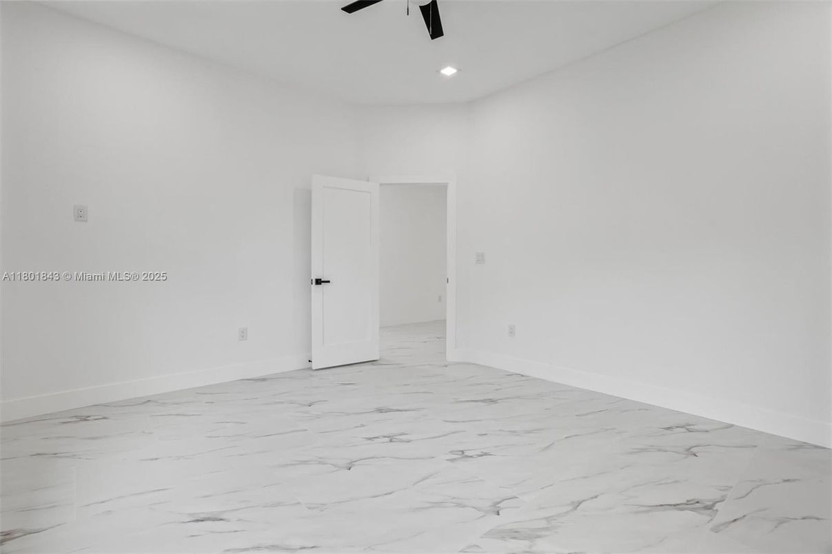 Empty room, Interior, Marble, Recessed Lighting