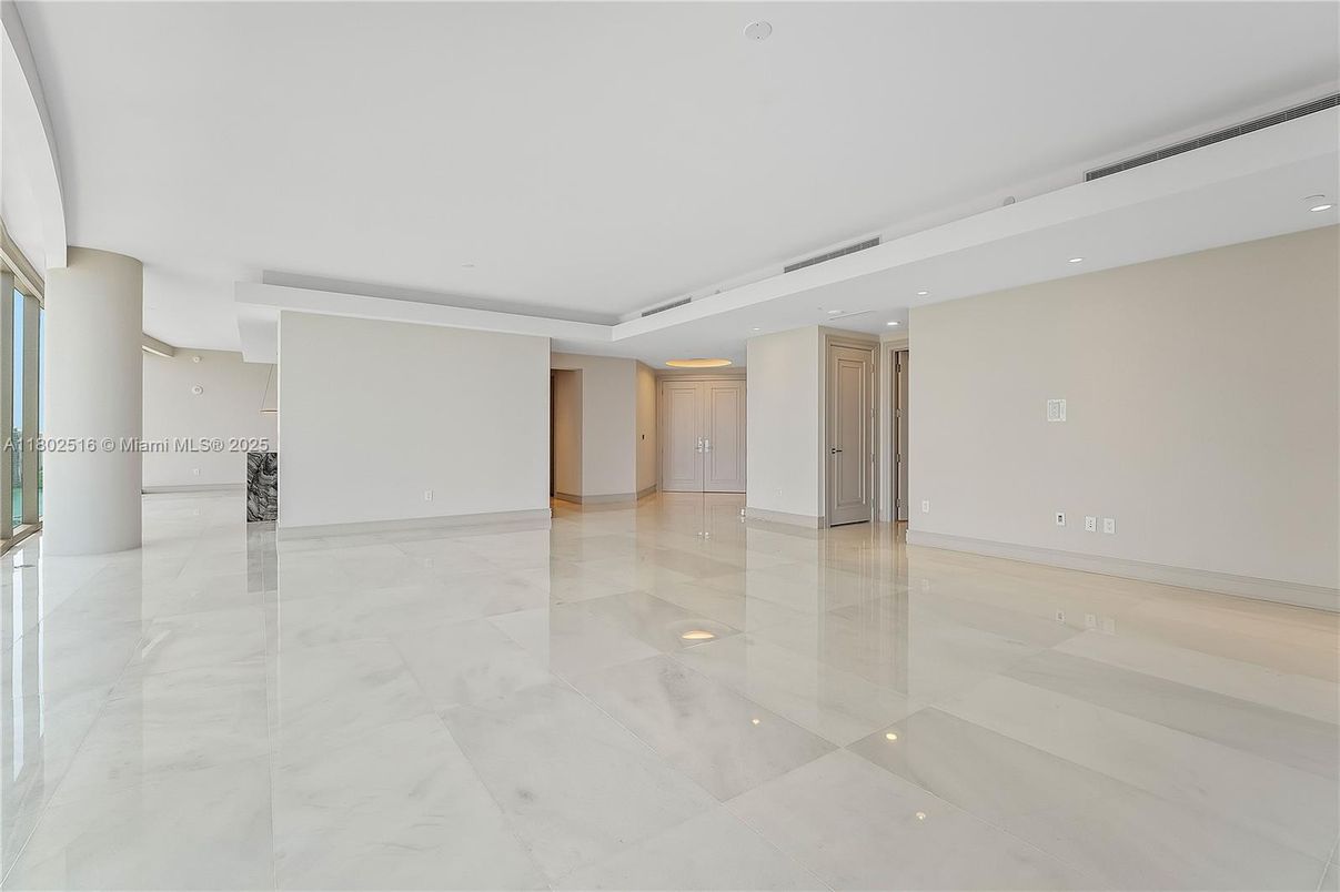 Empty room, Interior, Marble, Recessed Lighting