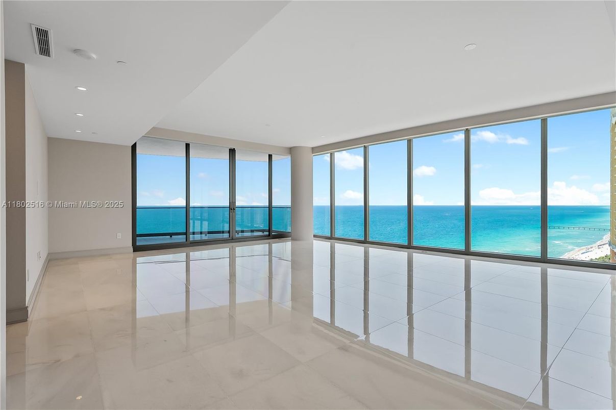 Empty room, Interior, Recessed Lighting, Water