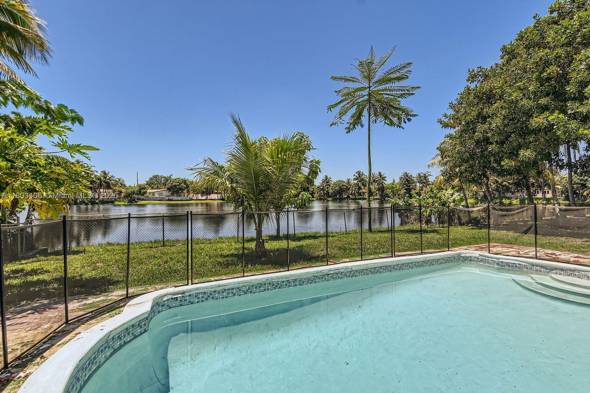 Exterior, Pool, Water