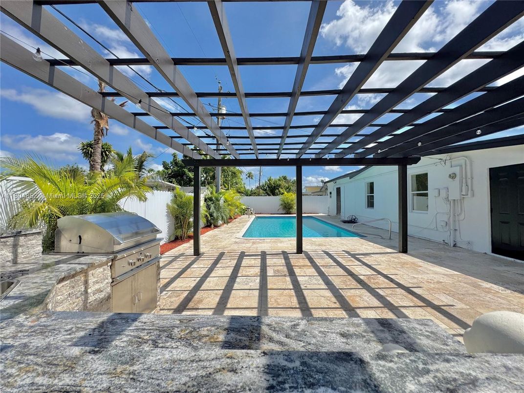 Exterior, Pool