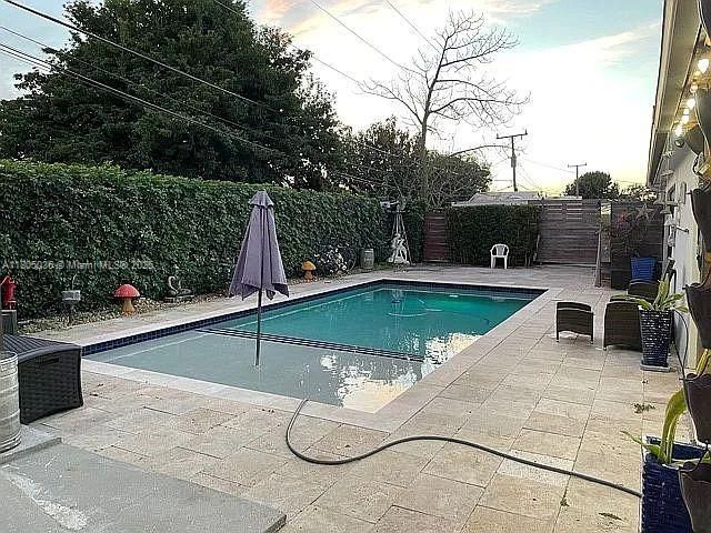 Exterior, Pool