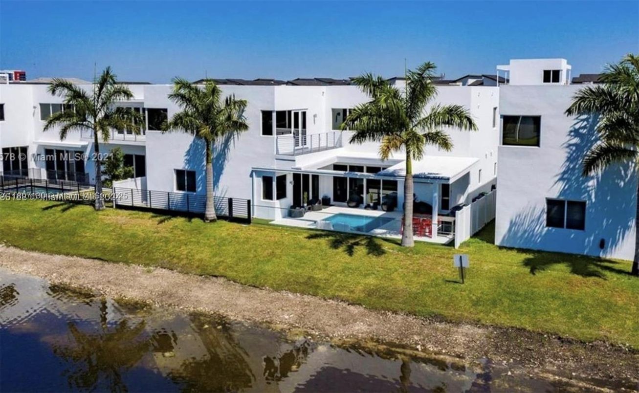 Exterior, Drone