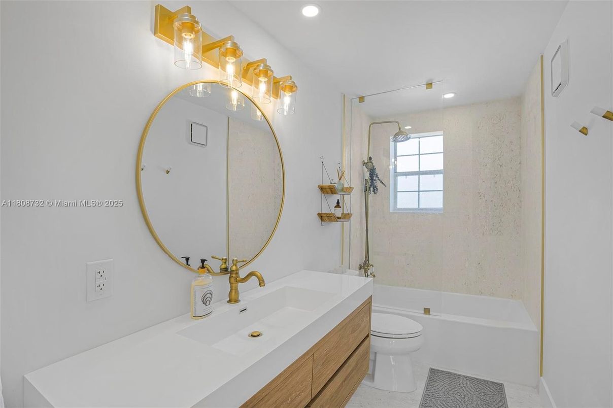 Bathroom, Interior, Recessed Lighting