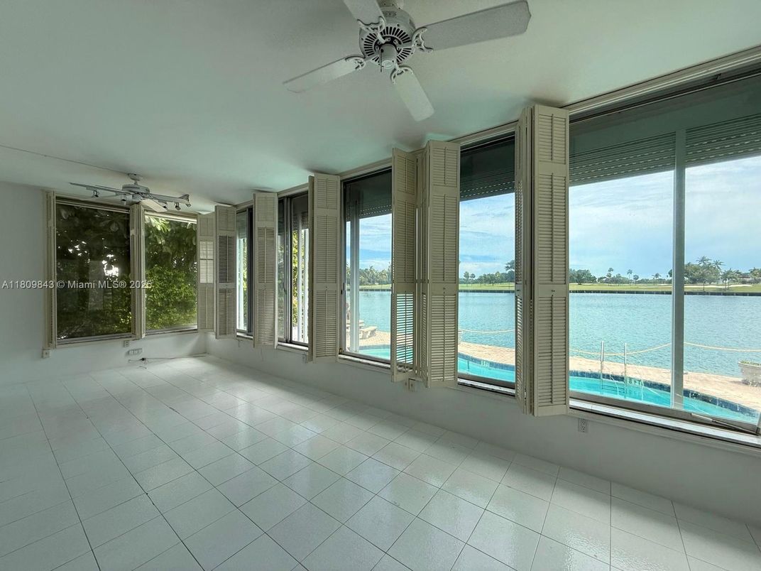 Empty room, Interior, Sun Room, Water