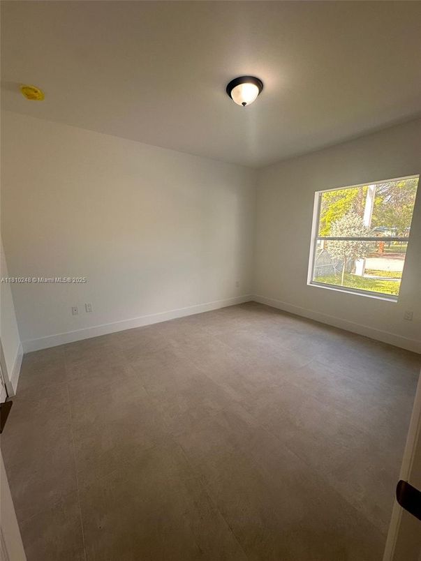 Empty room, Interior