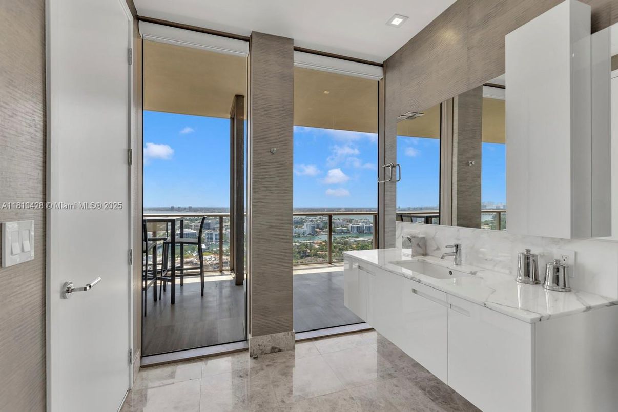 Bathroom, Interior, Recessed Lighting, Water