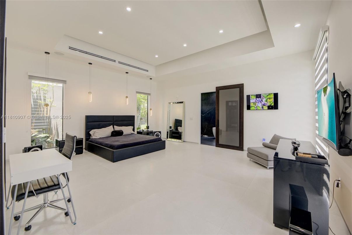 Interior, Living room, Pendant Lights, Recessed Lighting