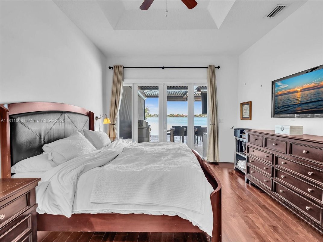 Bedroom, Interior, Water, Wood Texture Flooring