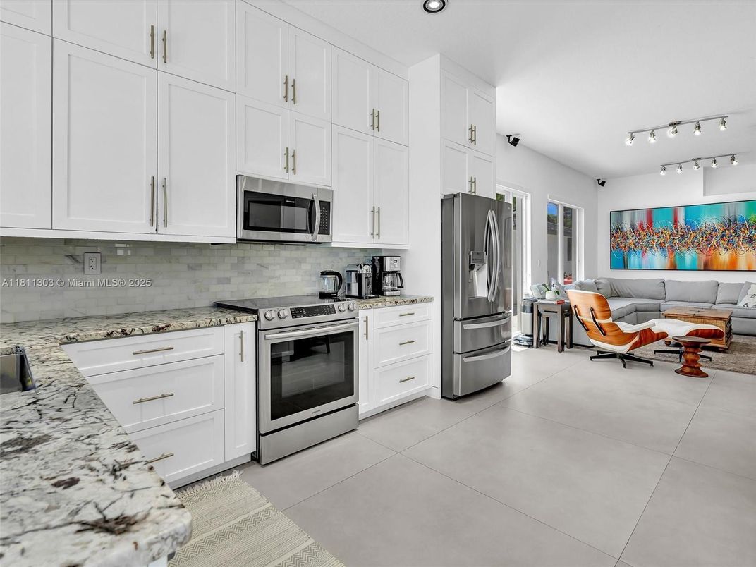 Interior, Kitchen, Living room, Recessed Lighting, Stainless Steel Appliances