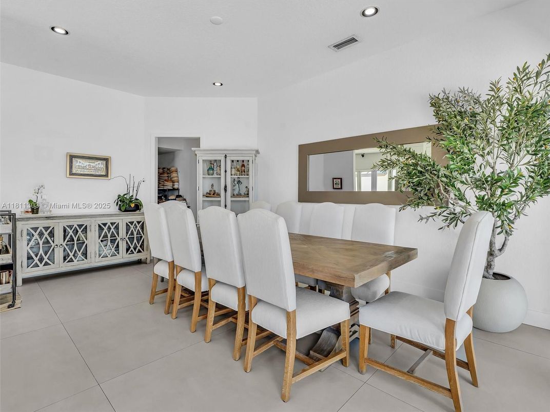 Dining room, Interior, Recessed Lighting