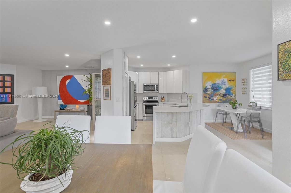 Dining room, Interior, Kitchen, Recessed Lighting, Stainless Steel Appliances