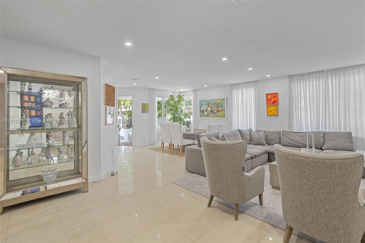 Dining room, Interior, Living room, Recessed Lighting