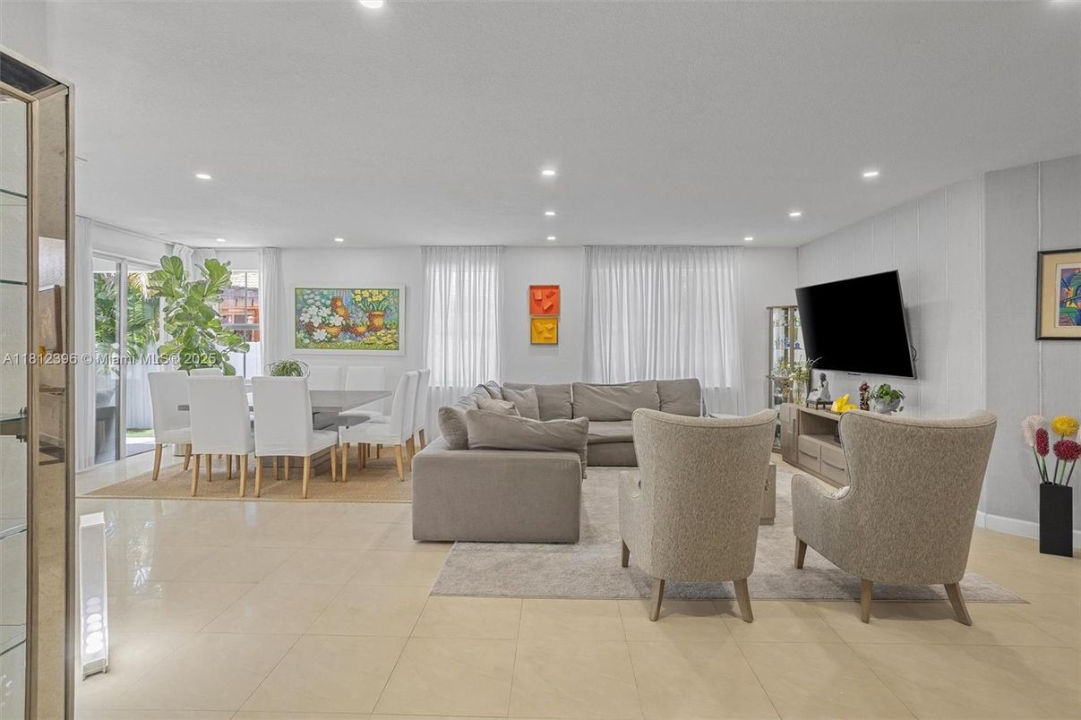 Dining room, Interior, Living room, Recessed Lighting