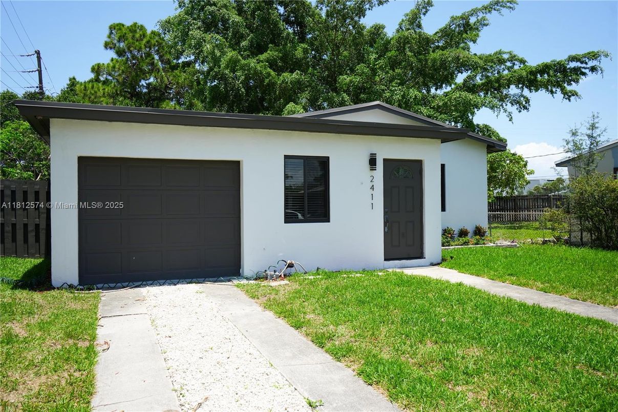 Detached Garage, Exterior
