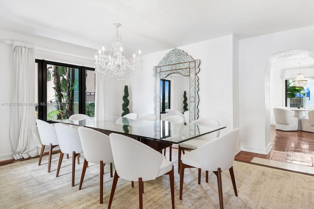 Chandelier, Dining room, Interior