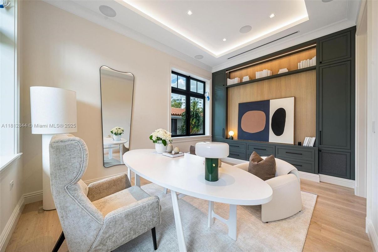 Interior, Recessed Lighting, Wood Texture Flooring