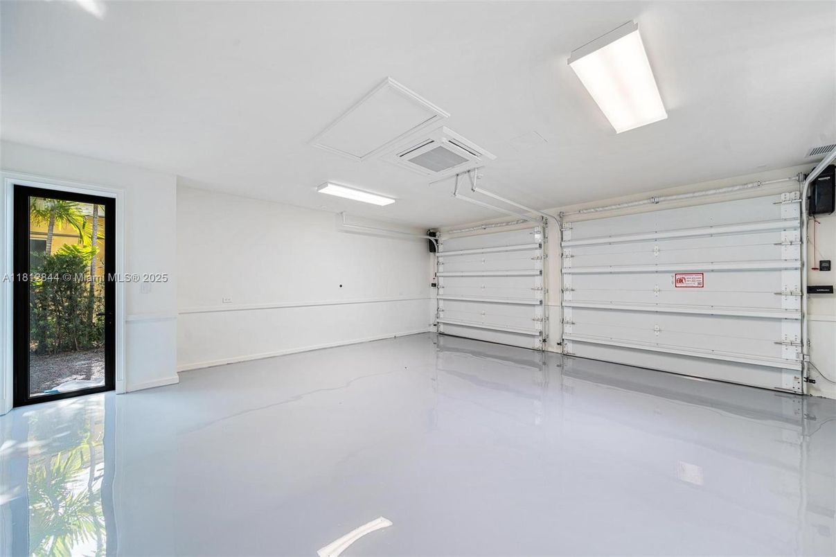 Garage, Interior