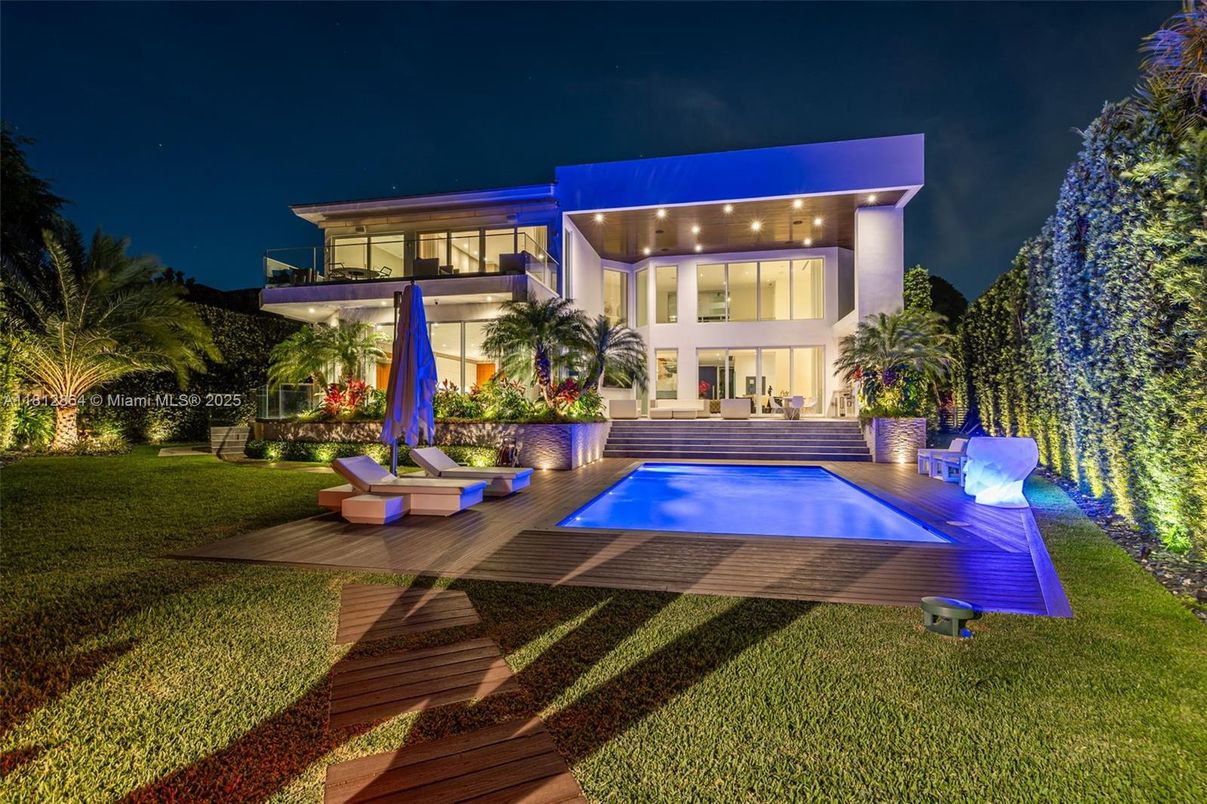 Backyard, Exterior, Pool
