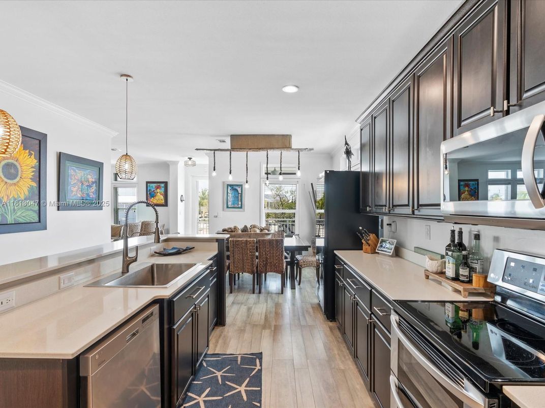 Dining room, Interior, Kitchen, Pendant Lights, Recessed Lighting, Wood Texture Flooring